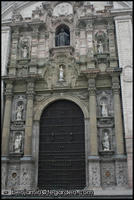 The facade of La Catedral de Lima