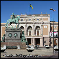 King Gustav V in front of the Royal Swedish Opera